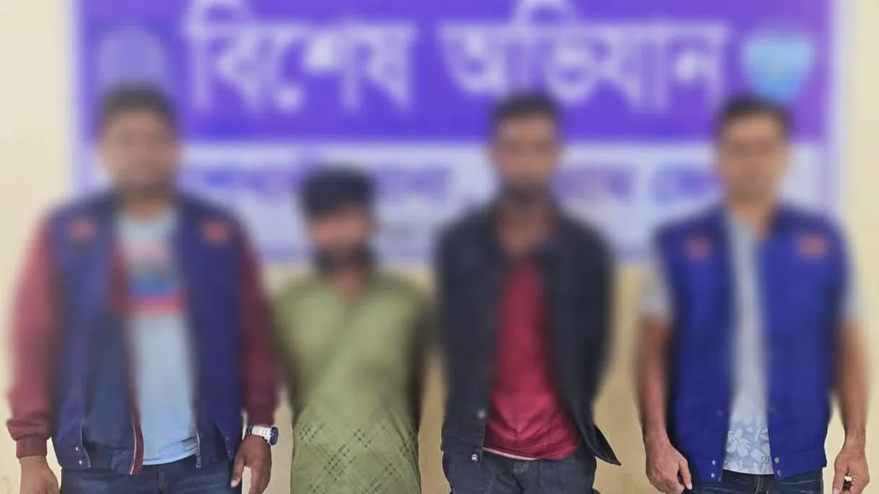 বাঁশখালীতে আগ্নেয়াস্ত্র ও গুলিসহ গ্রেফতার ২