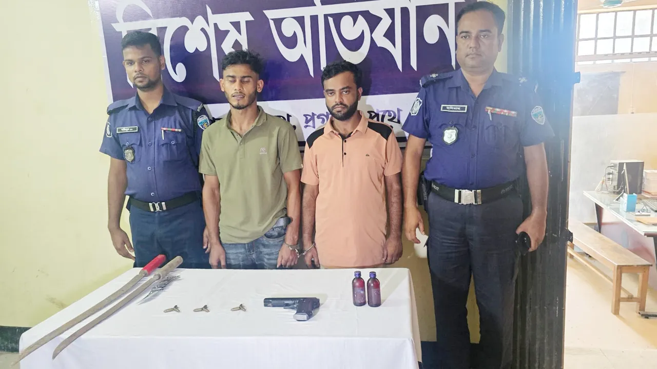 মিরসরাইয়ে বিদেশী পিস্তল, গুলি ও মাদকসহ আটক ২