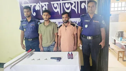 মিরসরাইয়ে বিদেশী পিস্তল, গুলি ও মাদকসহ আটক ২