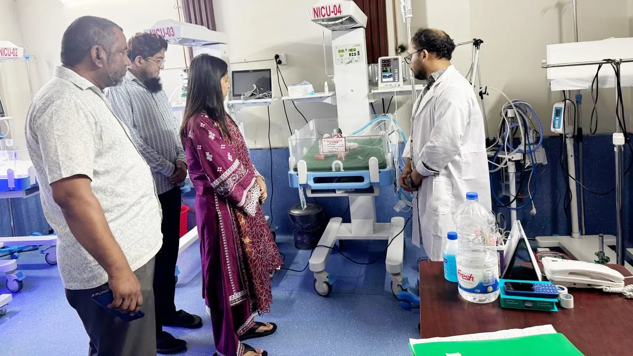 পলিথিনে মোড়ানো অবস্থায় নবজাতক উদ্ধার, ইউএনও’র উদ্যোগে চমেকে ভর্তি