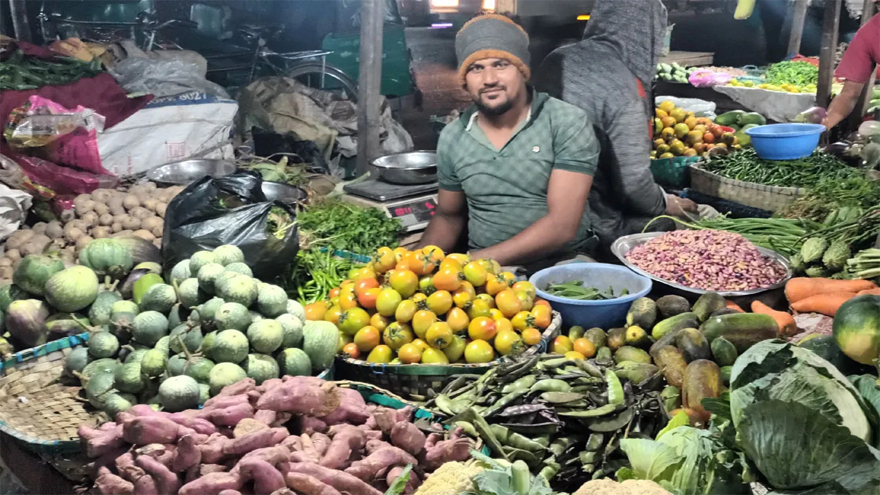 ২৪ ঘণ্টার ব্যবধানে সবজির দাম দ্বিগুণ, লেবুর সেঞ্চুরি