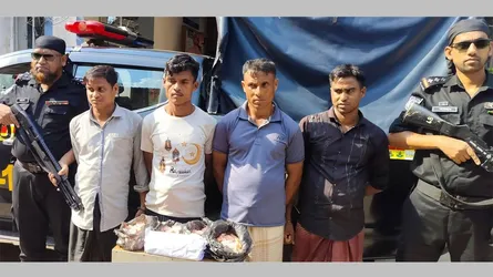 সাতকানিয়ায় সাড়ে ১৯ হাজার পিস ইয়াবাসহ ৪ রোহিঙ্গা আটক