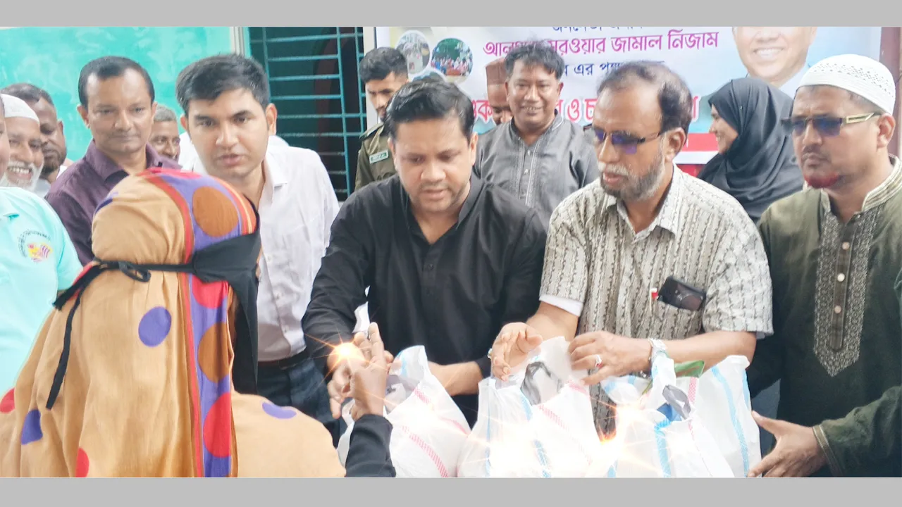 কর্ণফুলীতে প্রাকৃতিক দুর্যোগে ক্ষতিগ্রস্ত পরিবারের মাঝে ত্রাণ সহায়তা বিতরণ