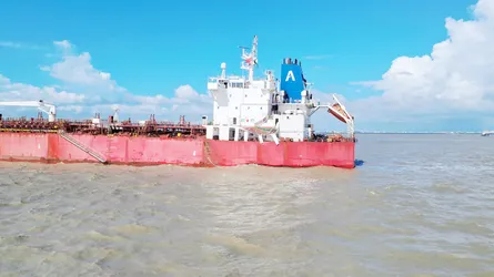 চট্টগ্রাম বন্দরে ২ বিদেশী জাহাজের সংঘর্ষ