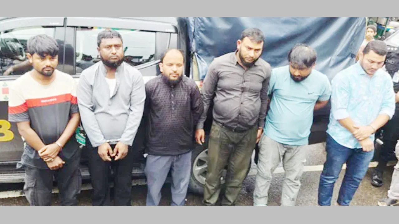 দলবেঁধে বাইক চালানোর আড়ালে ইয়াবা পাচার, গ্রেফতার ৬