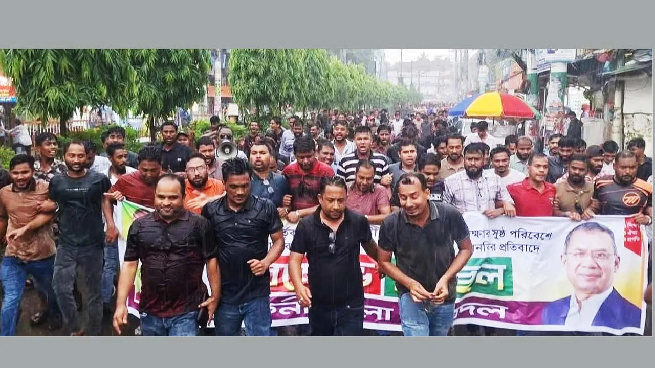 তারেক রহমানকে কটুক্তির প্রতিবাদে ফেনীতে ছাত্রদলের বিক্ষোভ