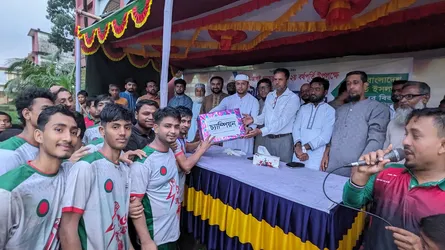 জুলাই-আগস্ট গণঅভ্যুত্থানের ২য় বর্ষপূর্তিতে চৌদ্দগ্রামে প্রীতি ফুটবল ম্যাচ