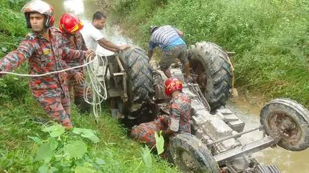 চৌদ্দগ্রামে ট্রাক্টর উল্টে কিশোর নিহত