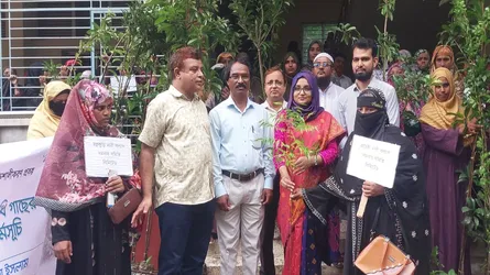 চৌগাছায় নারীদের মাঝে ৯ শতাধিক গাছের চারা বিতরণ