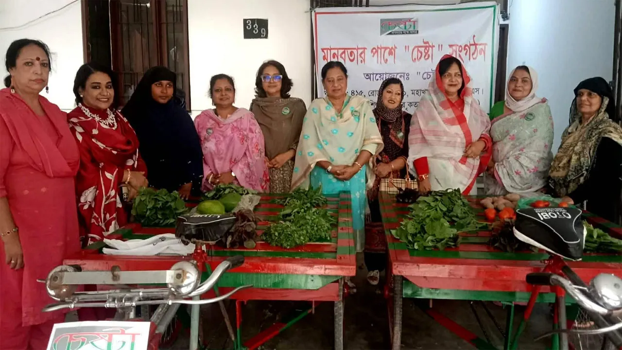 সুবিধাবঞ্চিত ২ নারীকে সবজি ভ্যান দিলো ‘চেষ্টা’