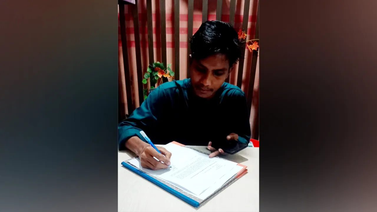 সোনাগাজীতে ফ্যামিলি কার্ডের তালিকায় ছাত্রলীগ নেতা, চাইলেন অব্যাহতি