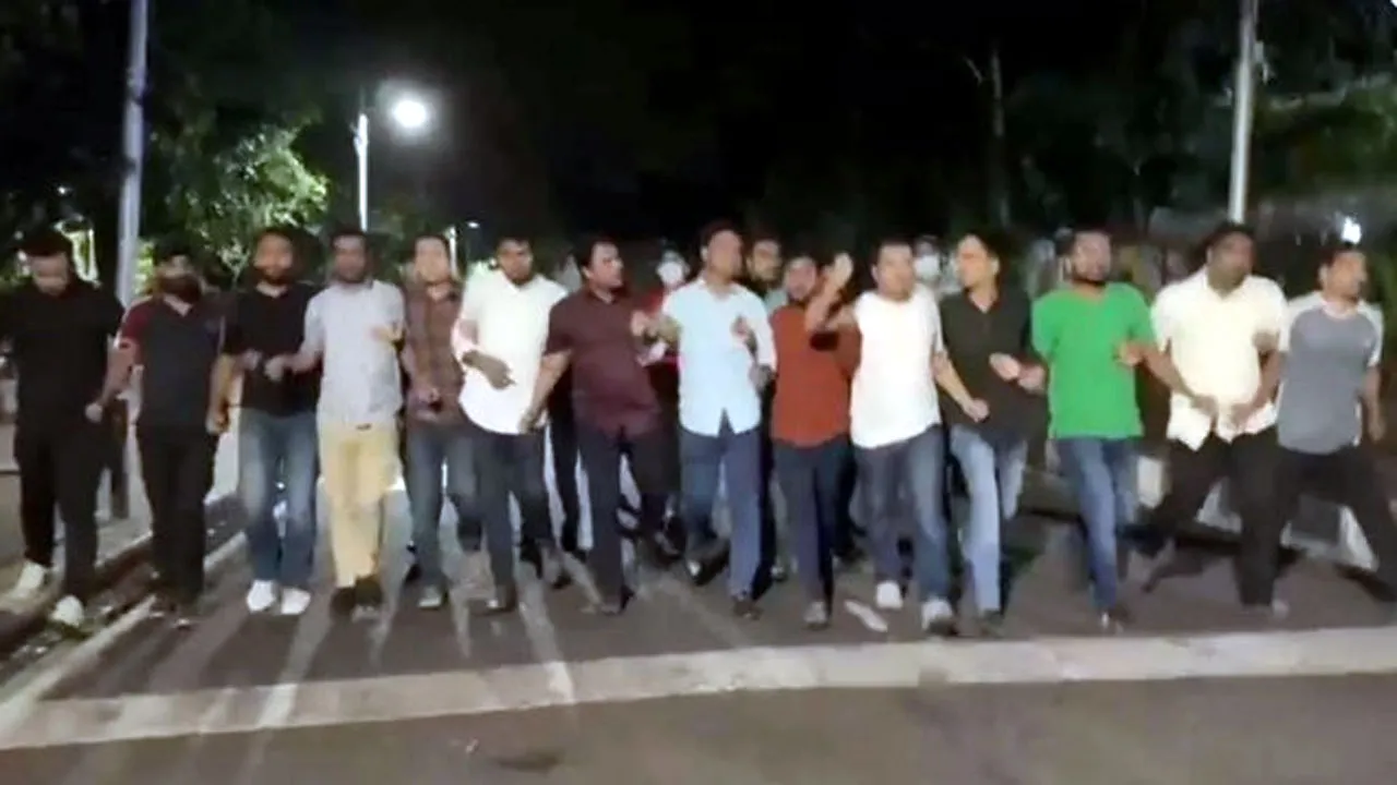 প্রশাসনের নাকের ডগায় নিষিদ্ধ ছাত্রলীগের কার্যক্রম