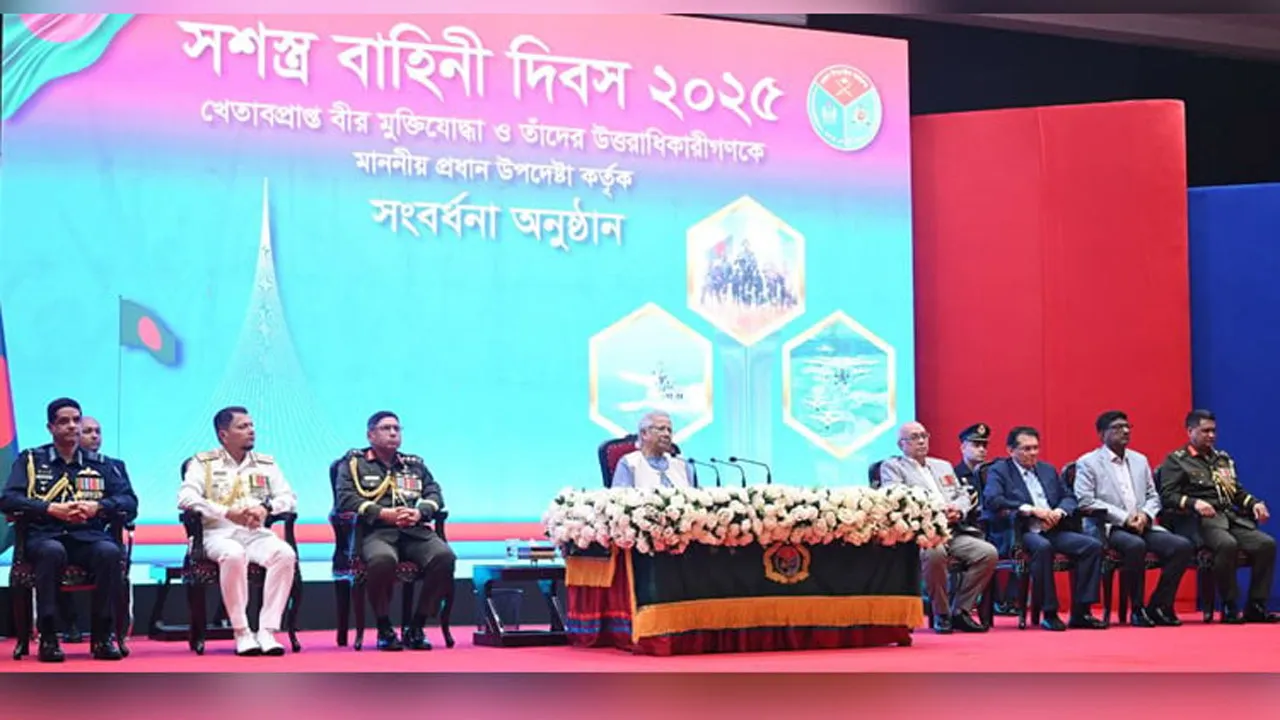 নির্বাচনে সশস্ত্র বাহিনীকে পেশাদারিত্বের সাথে দায়িত্ব পালনের আহ্বান প্রধান উপদেষ্টার