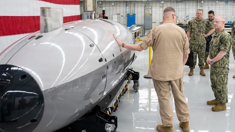 Chief-of-Naval-Operations-Adm.-Daryl-Caudle,-at-right,-is-shown-a-Dive-LD-UUV
