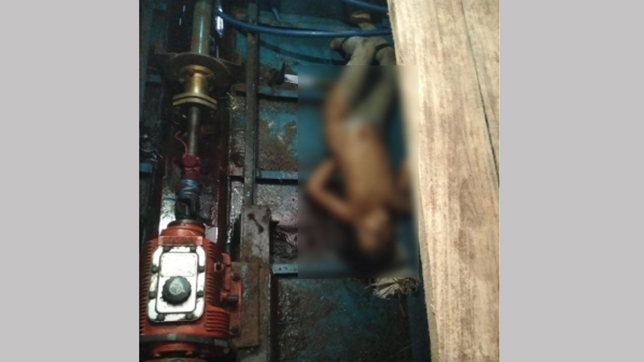Child-killed-in-tourist-houseboat-in-Tanguar-Haor