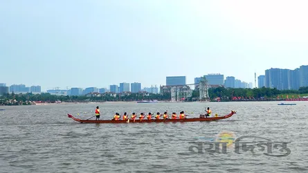 চীনে বর্ণাঢ্য ড্রাগন বোট ফেস্টিভ্যাল অনুষ্ঠিত