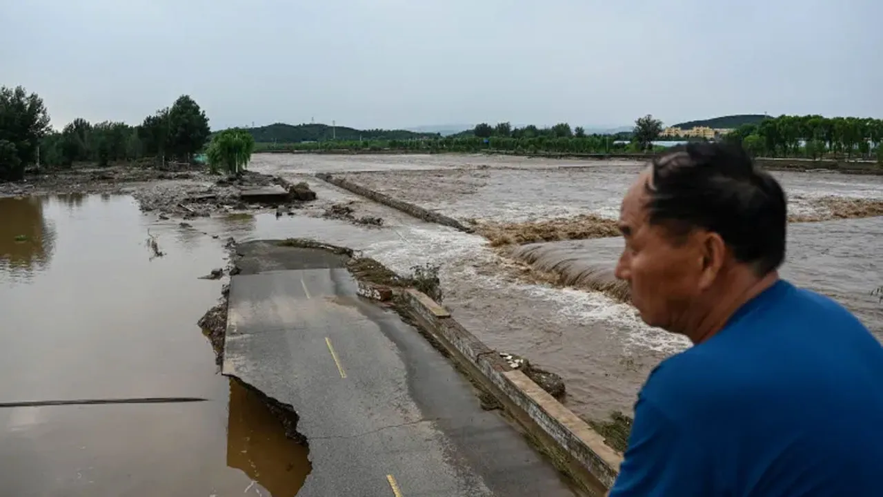 চীনে ভারী বৃষ্টিপাত-বন্যায় ৩০ জনের প্রাণহানি