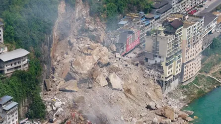 চীনে ভূমিধসে মৃতের সংখ্যা বেড়ে ৪১