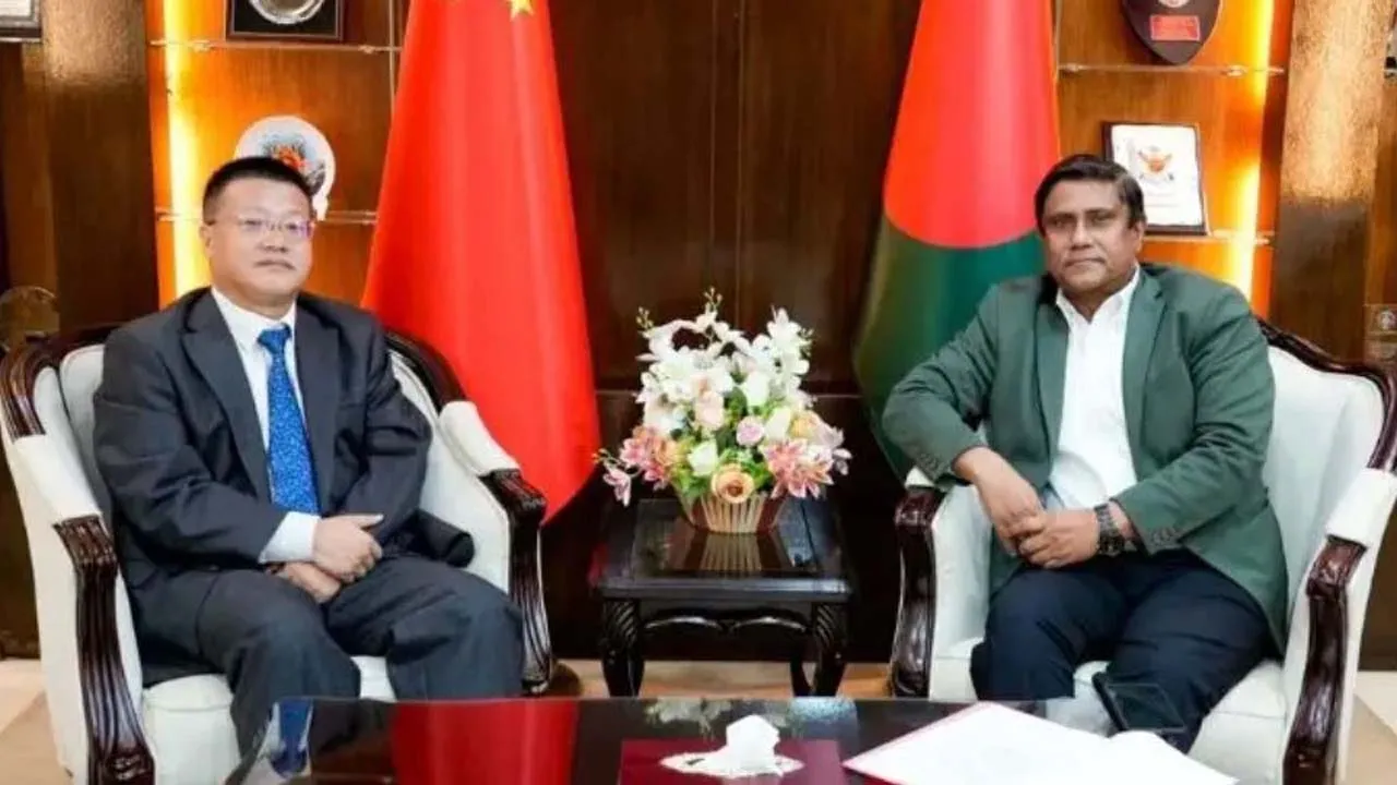 প্রধানমন্ত্রীর প্রতিরক্ষা উপদেষ্টার সাথে চীনা রাষ্ট্রদূতের সাক্ষাৎ