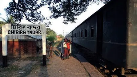 চিরিরবন্দরে ট্রেনে কাটা পড়ে বৃদ্ধের মৃত্যু