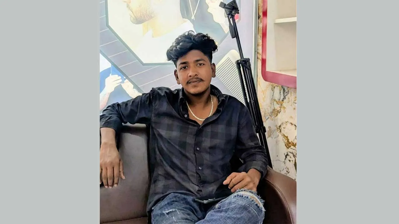 চিতলমারীতে বাড়িতে ঢুকে বাবার সামনে যুবককে গুলি করে হত্যা