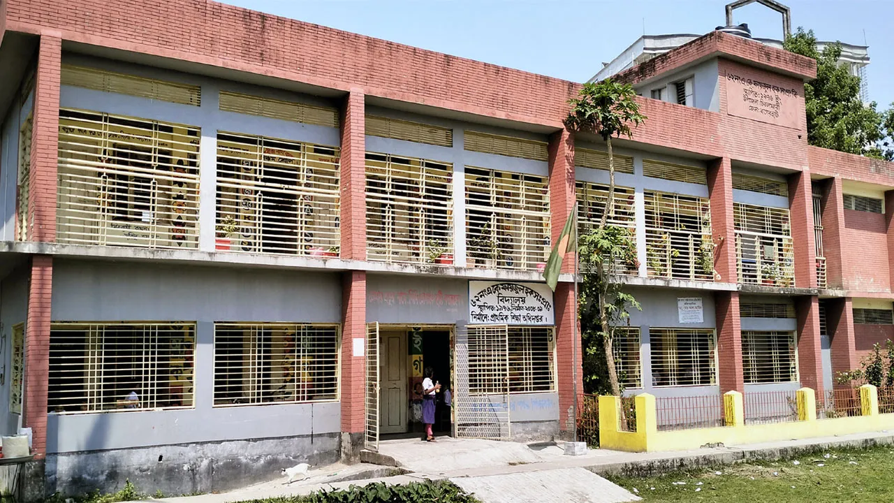 চিতলমারীতে বিশুদ্ধ পানির সংকটে কয়েক হাজার শিক্ষার্থী