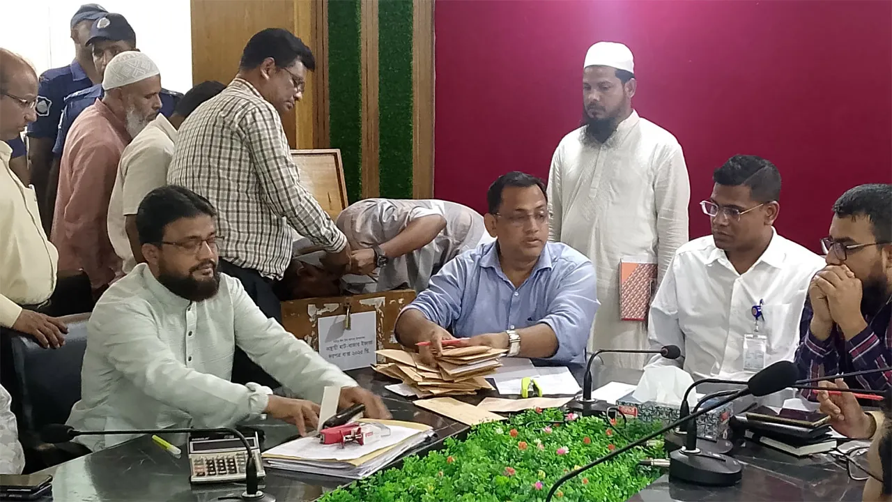 চৌদ্দগ্রাম পৌরসভার গরু বাজারের ইজারা বাতিল