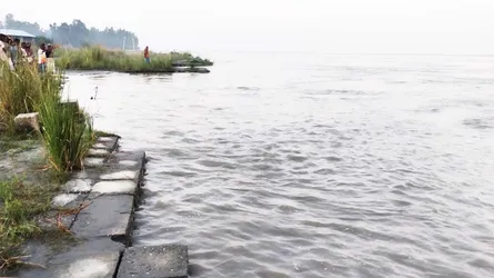 চৌহালী শহর রক্ষা বাঁধে ধস, ৩৫ মিটার এলাকা যমুনায় বিলীন