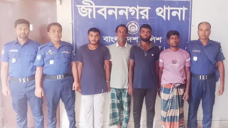 জীবননগরে পুলিশের অভিযানে সাজাপ্রাপ্ত ৪ আসামি গ্রেফতার