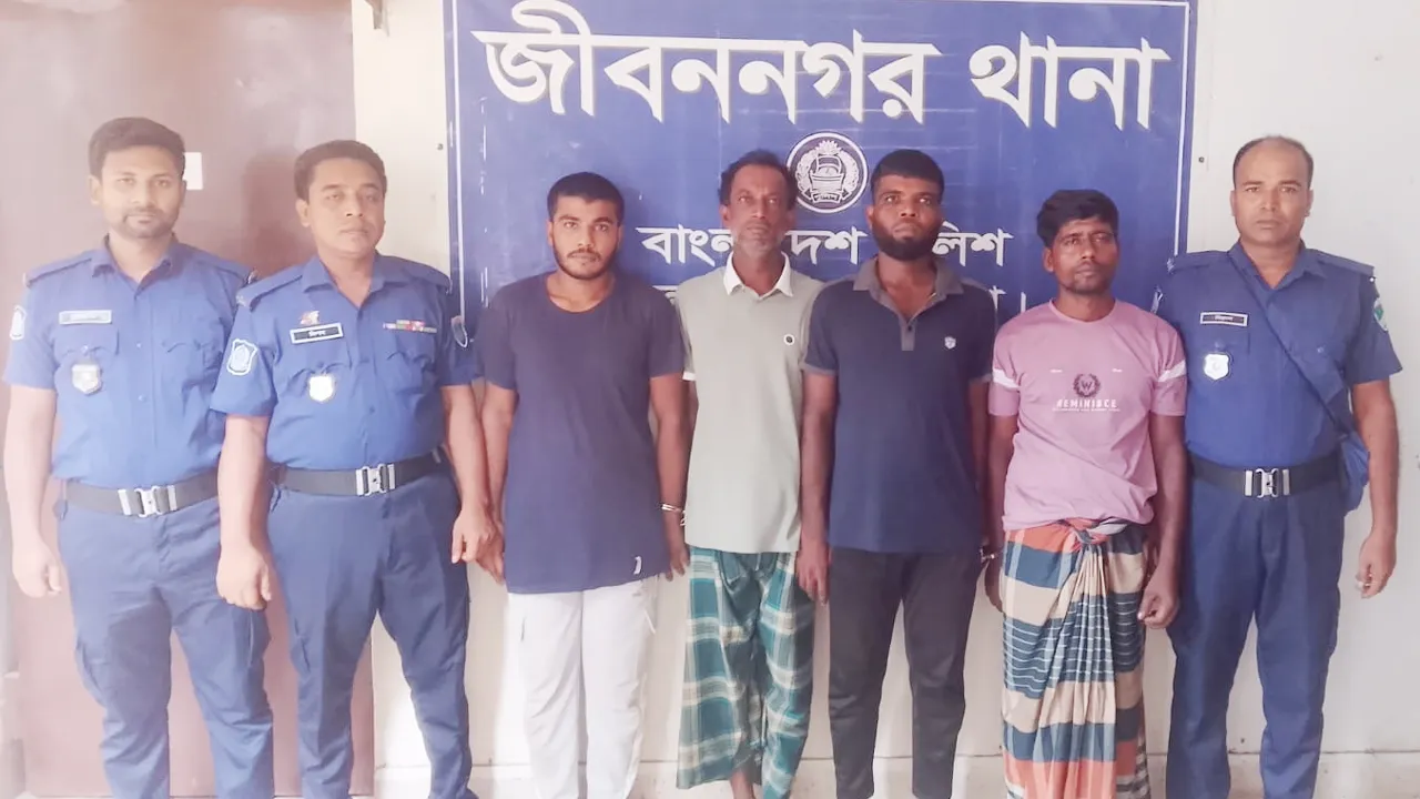 জীবননগরে পুলিশের অভিযানে সাজাপ্রাপ্ত ৪ আসামি গ্রেফতার