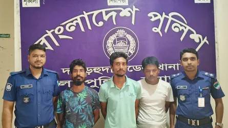 দামুড়হুদায় পরোয়ানাভুক্ত ৩ আসামি গ্রেফতার