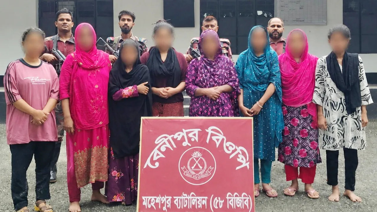 চুয়াডাঙ্গা সীমান্ত দিয়ে অবৈধভাবে ভারতে প্রবেশকালে ৮ বাংলাদেশী আটক