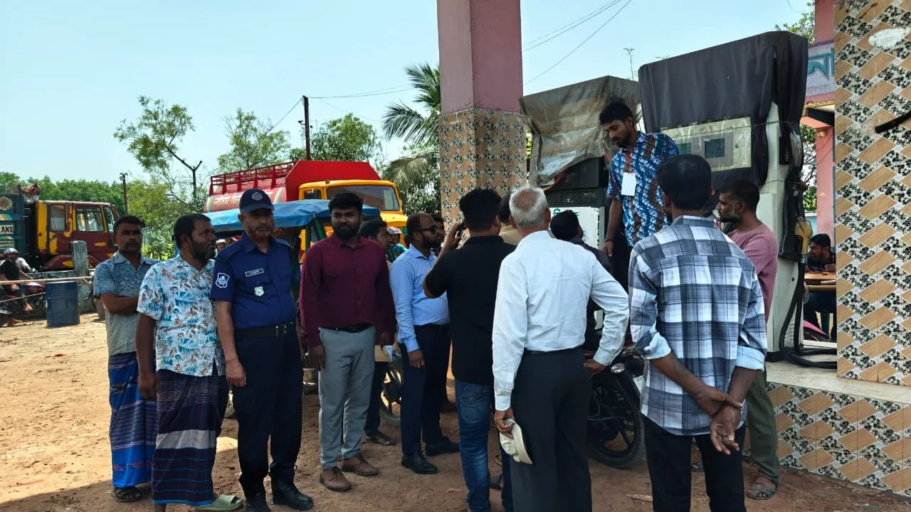 চুয়াডাঙ্গায় বিশৃঙ্খলা সৃষ্টি ও অবৈধ মজুতের দায়ে জরিমানা