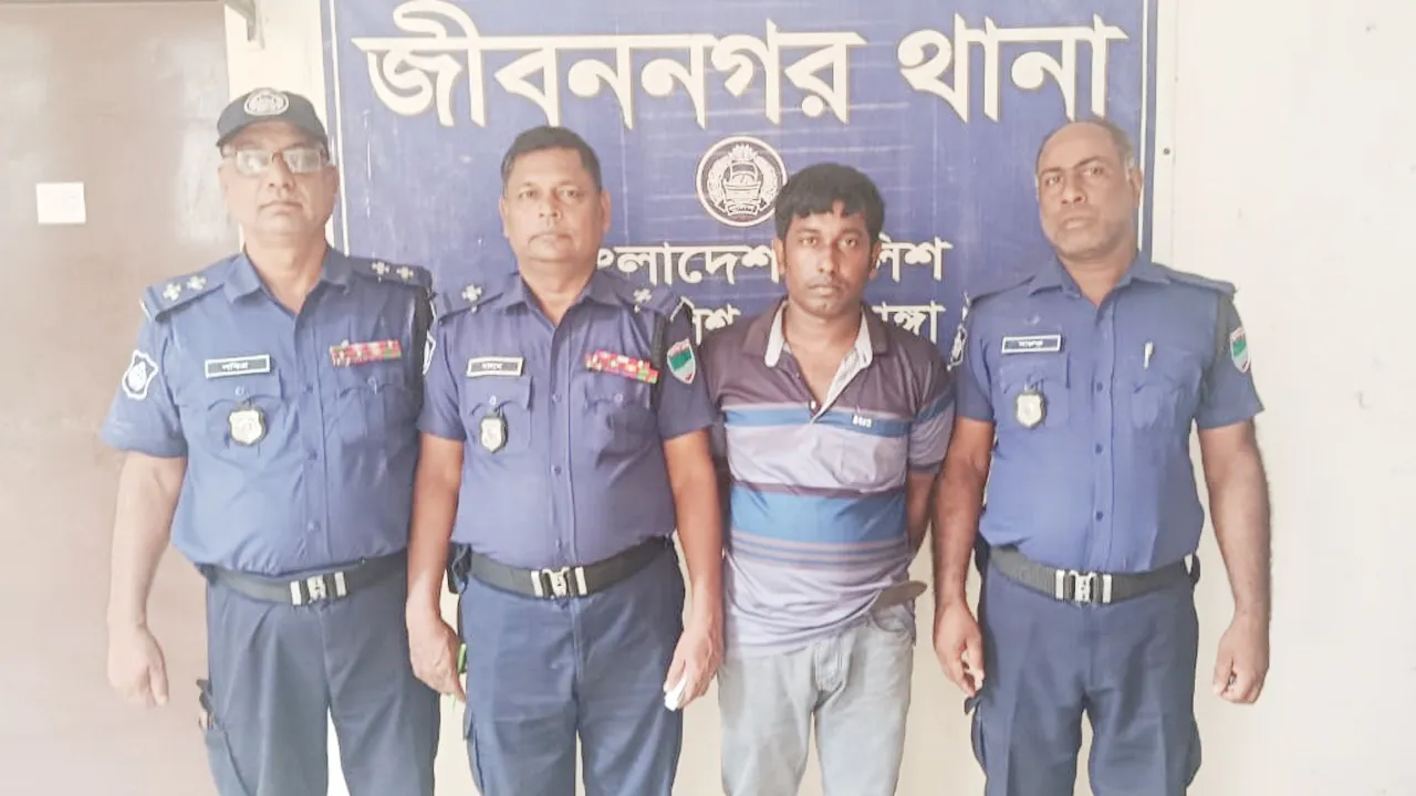 জীবননগরে গৃহবধূ পিংকী হত্যার আসামি ঢাকা থেকে গ্রেফতার