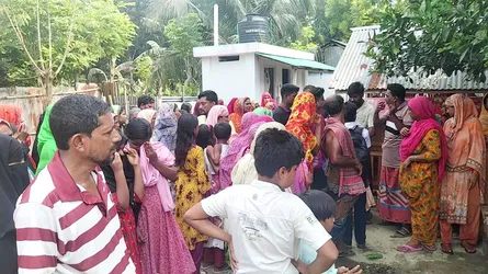 মোটরসাইকেলের ধাক্কায় মায়ের কোল থেকে ছিটকে পড়ে শিশু নিহত