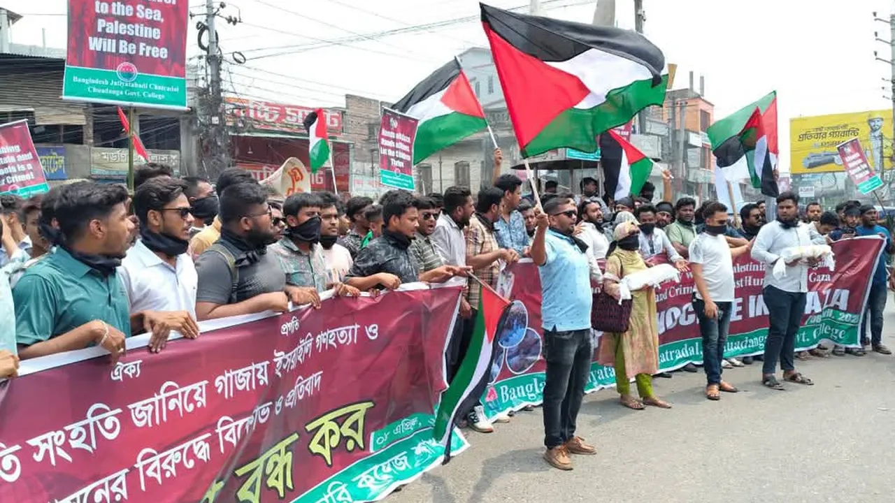 ইসরাইলে গণহত্যার প্রতিবাদে চুয়াডাঙ্গায় ছাত্রদলের বিক্ষোভ