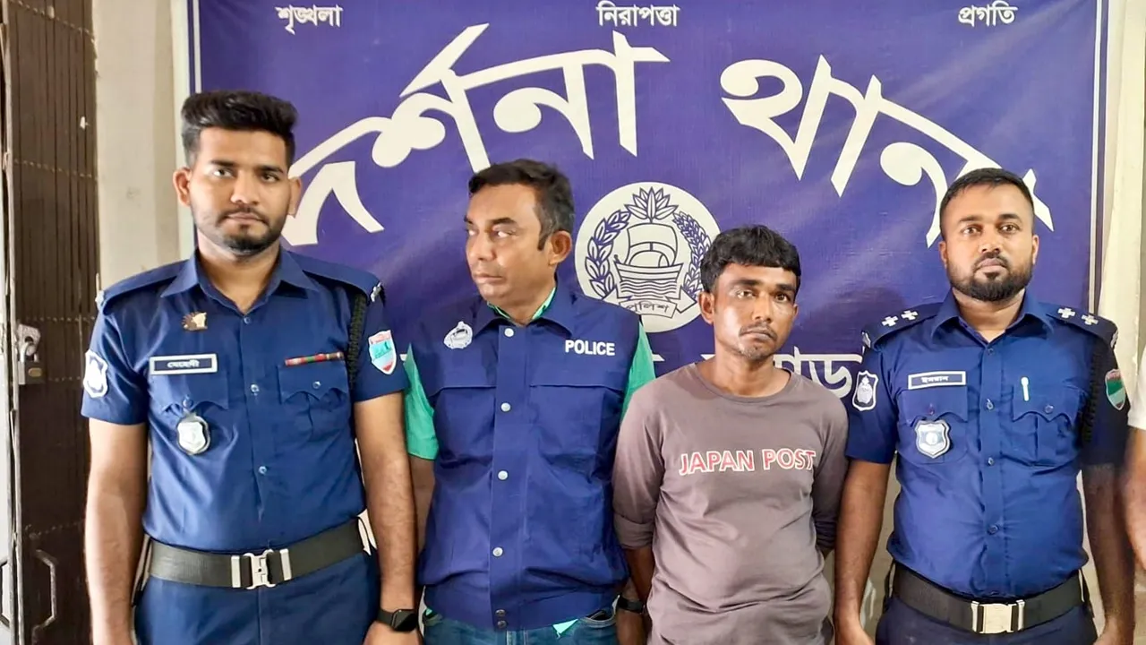 চুয়াডাঙ্গায় ডাকাত সদস্য গ্রেফতার, দেশীয় অস্ত্র উদ্ধার