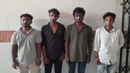 দর্শনায় মাদকসেবনের অপরাধে ৪ যুবক গ্রেফতার