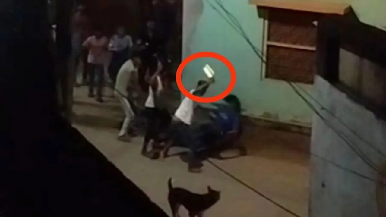 মোবাইল নিয়ে বিরোধে চুয়াডাঙ্গায় ২ যুবককে কুপিয়ে জখম