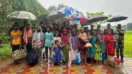 দর্শনা সীমান্ত দিয়ে ১৫ বাংলাদেশীকে হস্তান্তর বিএসএফের