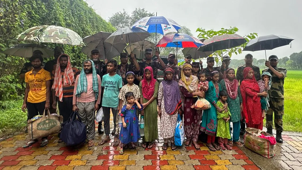 দর্শনা সীমান্ত দিয়ে ১৫ বাংলাদেশীকে হস্তান্তর বিএসএফের
