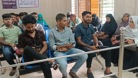 চুয়াডাঙ্গা পাসপোর্ট অফিসে সার্ভার বিপর্যয়, ভোগান্তিতে সেবাগ্রহীতারা