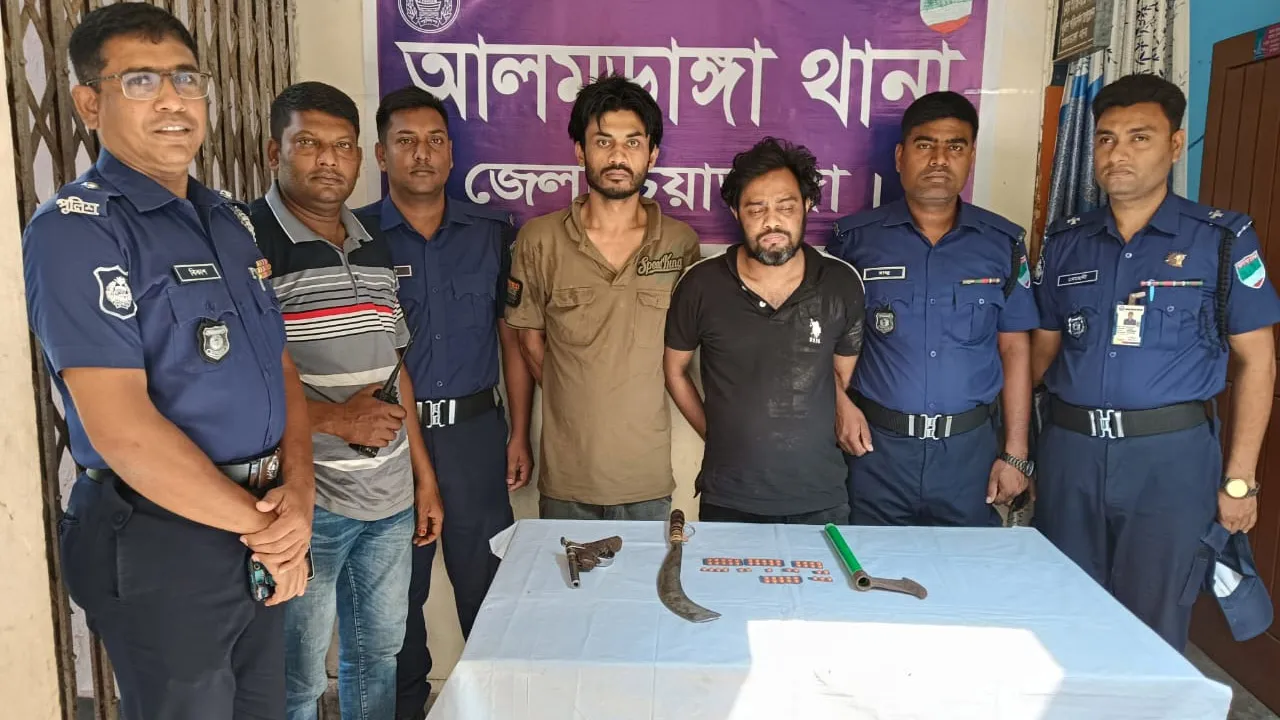 চুয়াডাঙ্গায় অস্ত্র ও মাদকসহ ২৫ মামলার আসামি গ্রেফতার