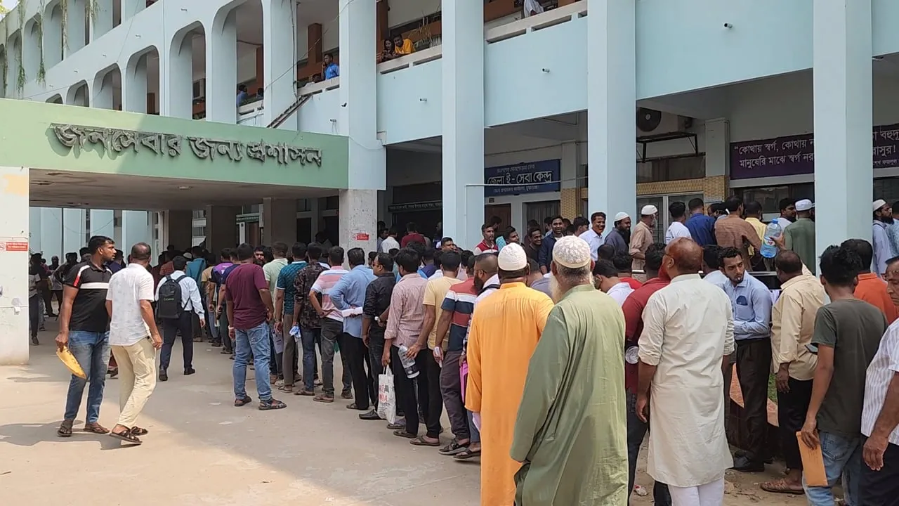চুয়াডাঙ্গায় ফুয়েল কার্ড নিতে গিয়ে ভোগান্তি
