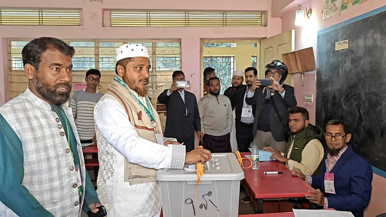শান্তিপূর্ণ পরিবেশে চুয়াডাঙ্গায় ভোটগ্রহণ শুরু