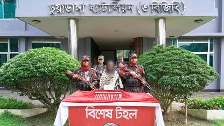 চুয়াডাঙ্গায় রেলওয়ে স্টেশন থেকে অবৈধ রূপার বারসহ নারী আটক