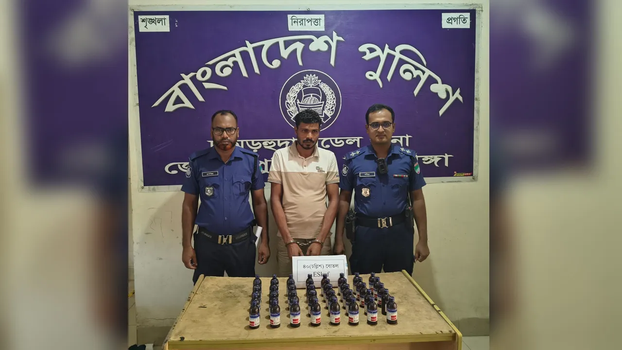 দামুড়হুদায় মাদকসহ গ্রেফতার ১