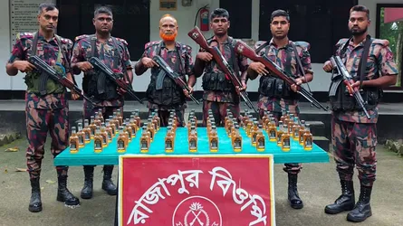 মহেশপুরে পৃথক অভিযানে বিপুল পরিমাণ মাদক ও ওষুধ জব্দ