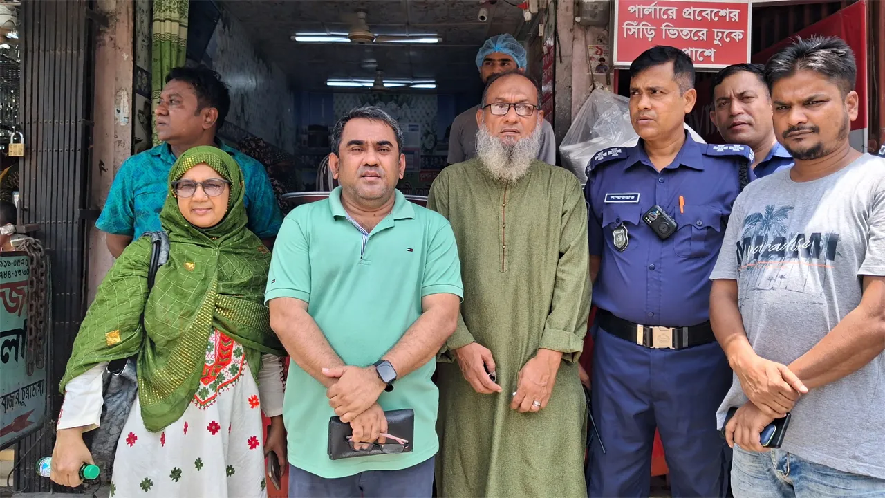 চুয়াডাঙ্গায় খাবারে কেওড়া জল ব্যবহারের অভিযোগে জরিমানা