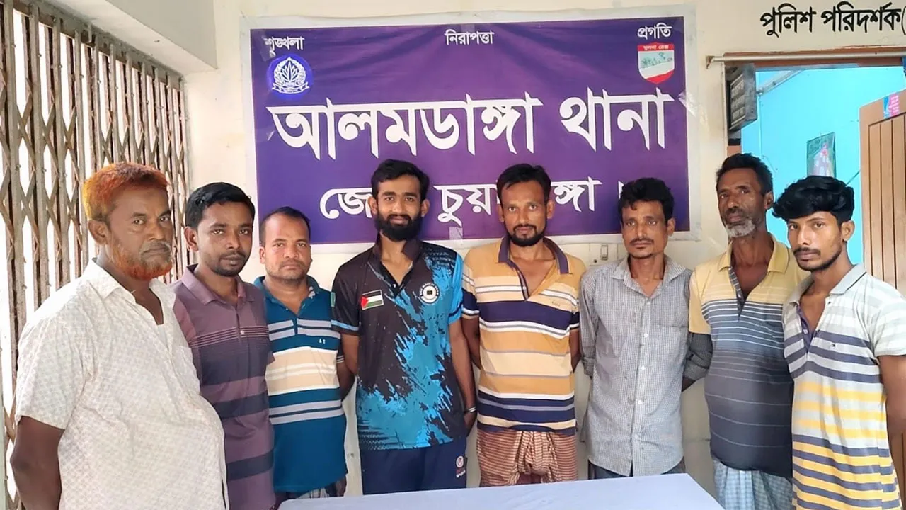 আলমডাঙ্গায় পৃথক অভিযানে মাদকসহ গ্রেফতার ৮